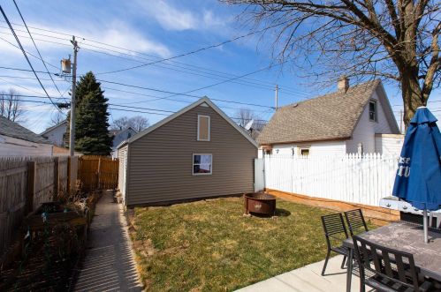 2009 68, Milwaukee WI 53213-1903 exterior