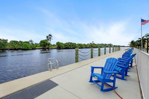 15 Colonial Club Dr, Boynton Beach FL 33435-8347 exterior