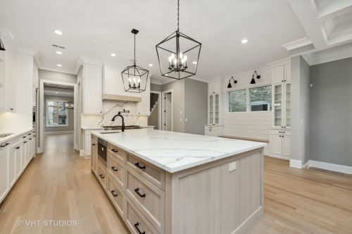 3854 Claremont Ave, Chicago IL 60618-3820 exterior