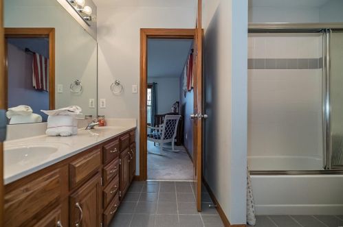 11070 Rambling Oaks Dr, Saint Louis MO 63128-2036 exterior