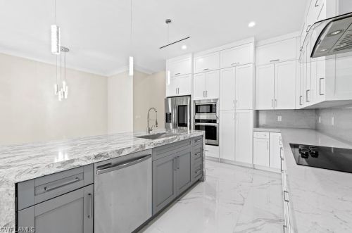 555 99 Ave, Naples FL 34108-2227 exterior