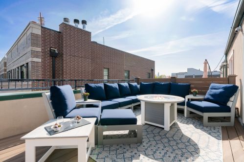 2759 Bosworth Ave, Chicago IL 60642-2341 exterior