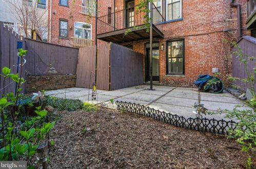 2209 Washington Cir, Washington, DC 20037-1860