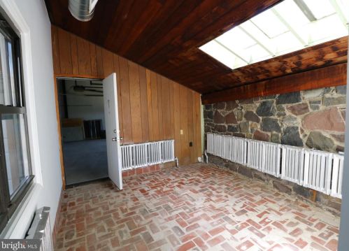 635 Parkway Ave, Trenton NJ  08618-2723 exterior