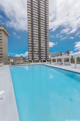 444 Niu St, Honolulu HI 96815-1830 exterior