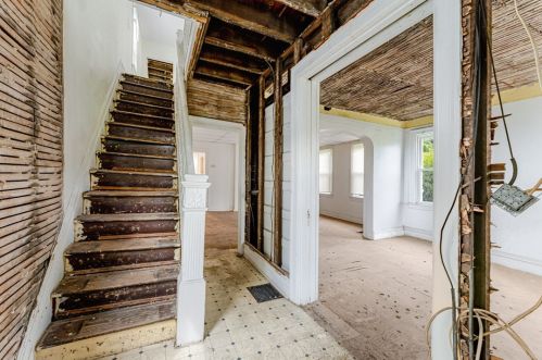 2233 Milligan Ave, Pittsburgh PA  15218-2136 exterior