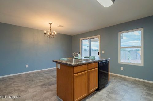 2213 Mcconnell Dr, Tucson AZ 85710-8091 exterior