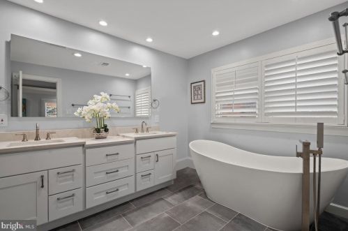 1544 Hampton Hill Cir, Mc Lean VA  22101-6021 exterior