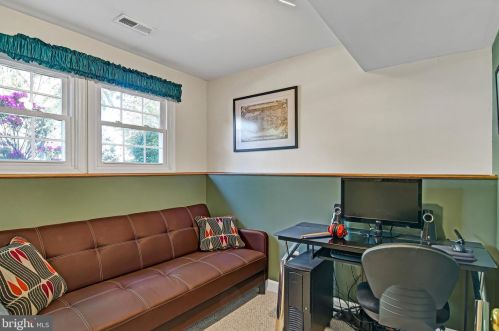 6121 Joust Ln, Alexandria VA 22315-4808 exterior