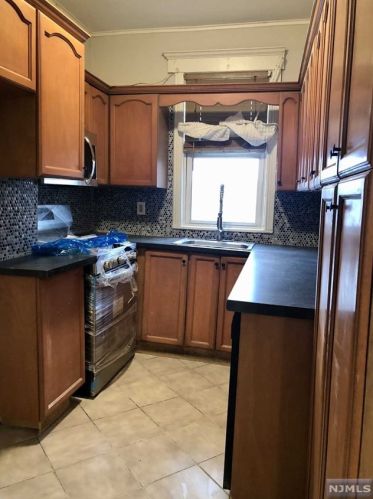 24 Maple St, Outwater NJ 07026-2908 exterior