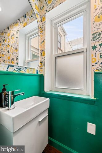 864 20th St, Philadelphia PA  19130-2025 exterior