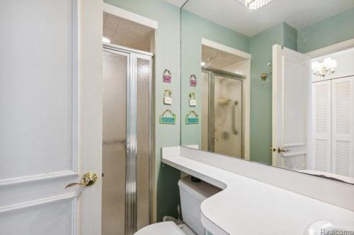 1201 Oakwood Ct, Rochester MI 48307-2539 exterior