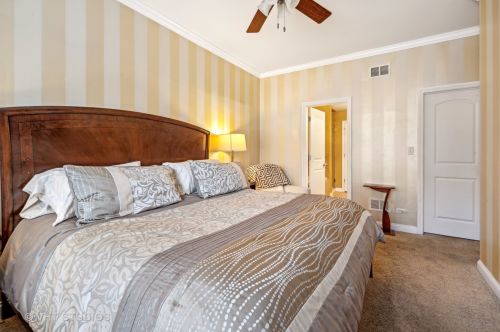 4809 Champlain Ave, Chicago, IL 60615-1569