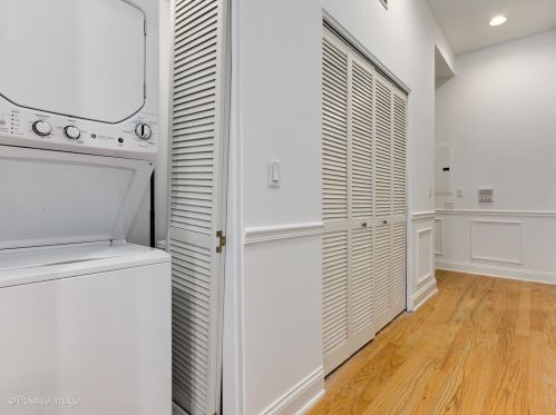 1064 Milwaukee Ave, Chicago IL  60642-4052 exterior