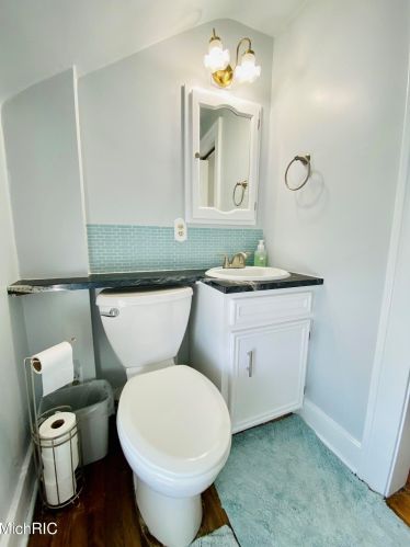 1140 Park St, Kalamazoo MI 49007-3487 exterior