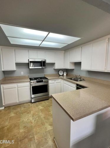 636 Holly Ave, Oxnard CA  93036-1931 exterior