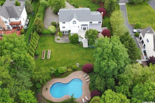 43 Hunting Hollow Ct, Huntington Station, NY 11746-6166