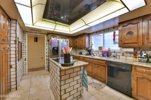 720 Roller Coaster Rd, Tucson AZ 85704-2628 exterior