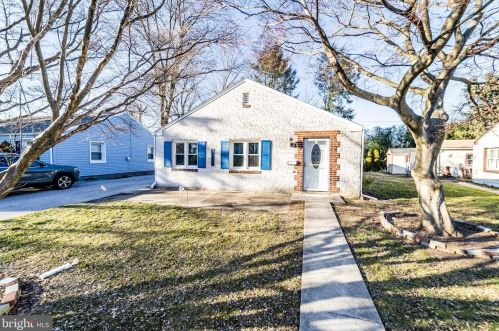 41 Norman St, Chester, PA 19014-2107