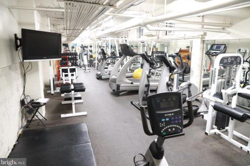 4007 Connecticut Ave, Washington DC 20008-1139 exterior