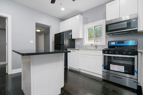 2048 70 Pl, Chicago IL 60637-4642 exterior