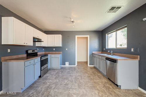 2300 Gleneagle Dr, Chandler AZ  85249-4638 exterior