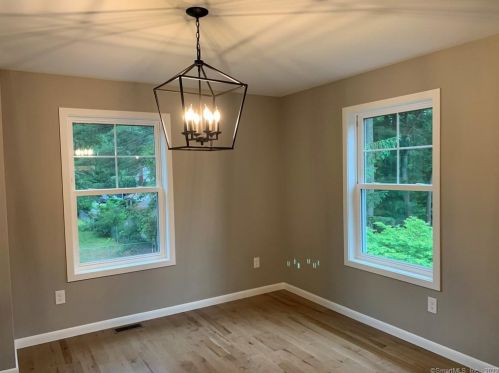 3 Henry Rd, Enfield CT 06082-2243 exterior