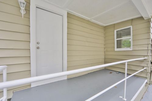 1021 Columbus Dr, Tampa FL 33605-3334 exterior