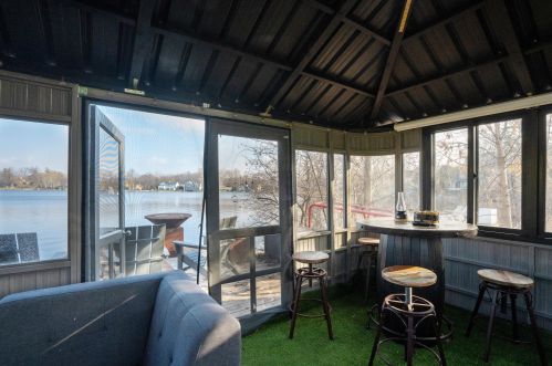 1827 Wealthy St, Grand Rapids MI 49506-2920 exterior