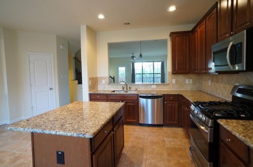 1546 Biltmore Ln, Irving TX  75063-3503 exterior