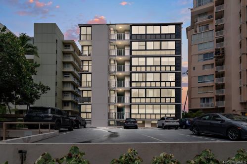 2987 Kalakaua Ave, Honolulu HI 96815-4653 exterior