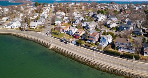 33 Dorchester St, Quincy, MA 02171-1101