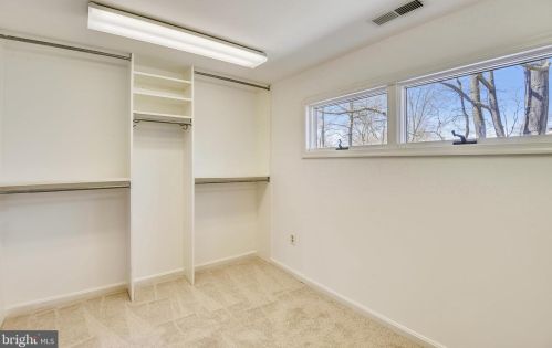 4206 Mt Vernon Memorial Hwy, Alexandria VA 22309-2809 exterior