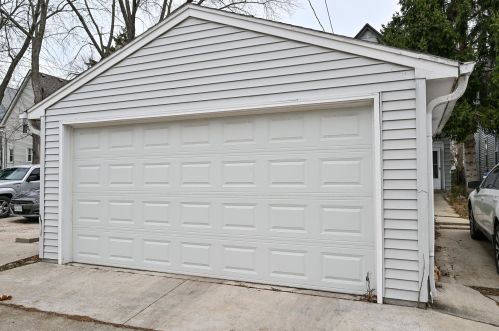 3269 Bartlett Ave, Milwaukee WI  53211-3022 exterior