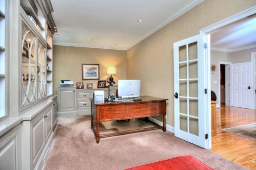 19 Long Lots Rd, Westport CT 06880-3846 exterior