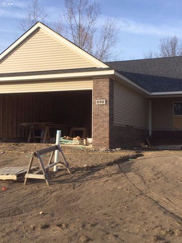 687 Shoreline Dr, Fenton, MI 48430-4155