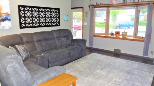 9110 Michigan St, Milwaukee, WI 53226-4574