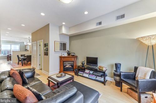 1023 19 St, Philadelphia PA 19146-2938 exterior