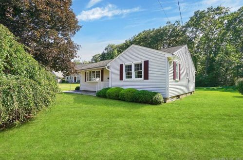 6 Hollywood Dr, Enfield, CT 06082-4603