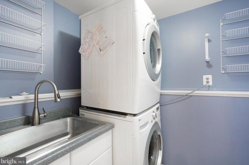 6841 Heatherway Ct, Alexandria VA 22315-3942 exterior