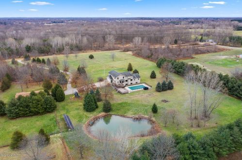 2730 60 St, Fennville MI 49408-9414 exterior