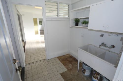 435 Kaumakani St, Honolulu HI 96825-2208 exterior