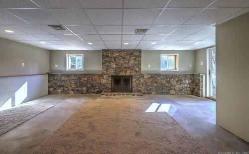 87 Pleasant Vw Rd, Derby CT 06418-2419 exterior