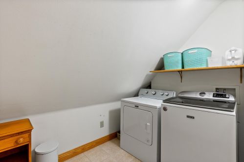 9360 Sleepy Hollow Ln, Milwaukee WI  53217-1242 exterior