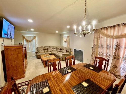 28 Lk Rdg Dr, Middletown NY 10940-2155 exterior