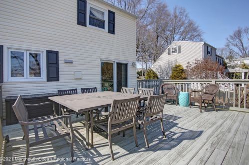 27 Birch Dr, Red Bank NJ 07702 exterior