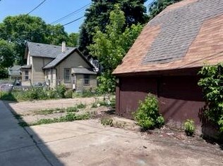 754 25th St, Milwaukee WI 53204-1039 exterior