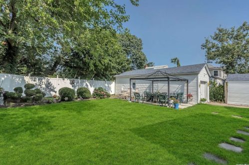 66 Ave, Valley Stream NY 11580-3230 exterior