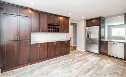 6827 Raven St, Chicago, IL 60631-2536