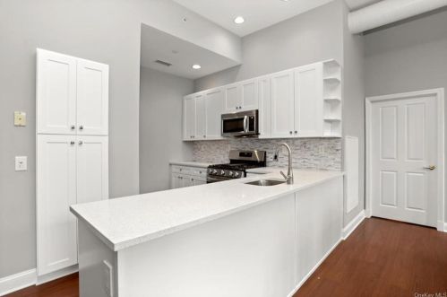 200 School House Rd, Peekskill, NY 10566-4871